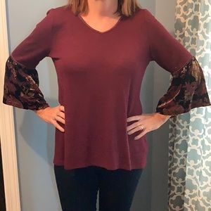 Beautiful floral sleeve blouse.